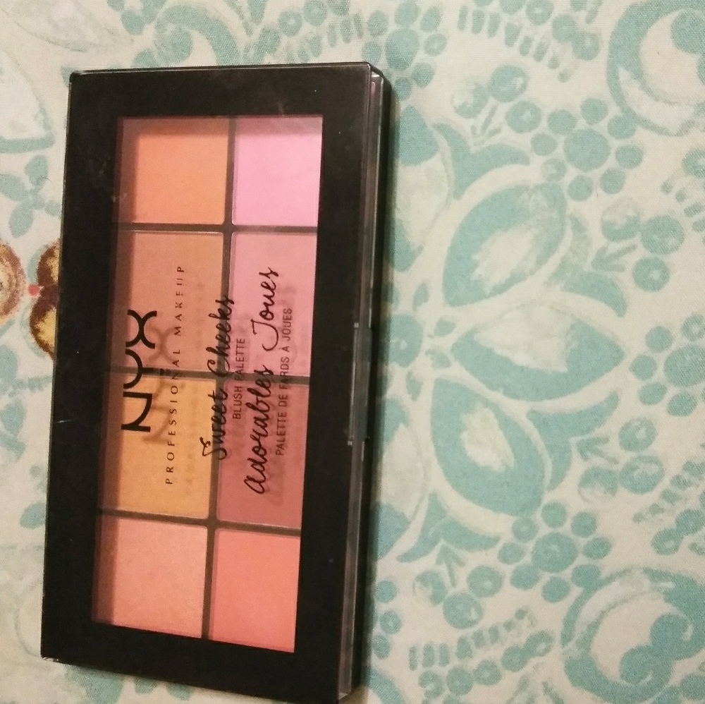 Nyx blush palette.
